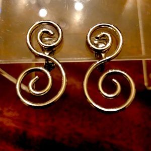 NWT Avon clip on swirl silver tone earrings